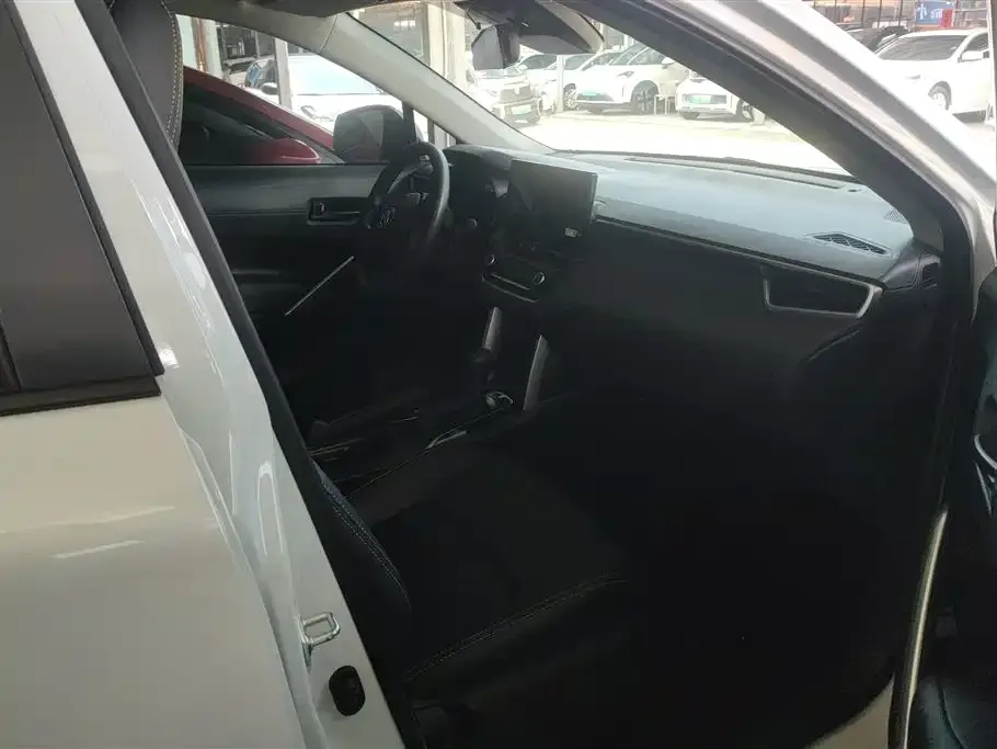 Toyota Corolla Cross — фото 2