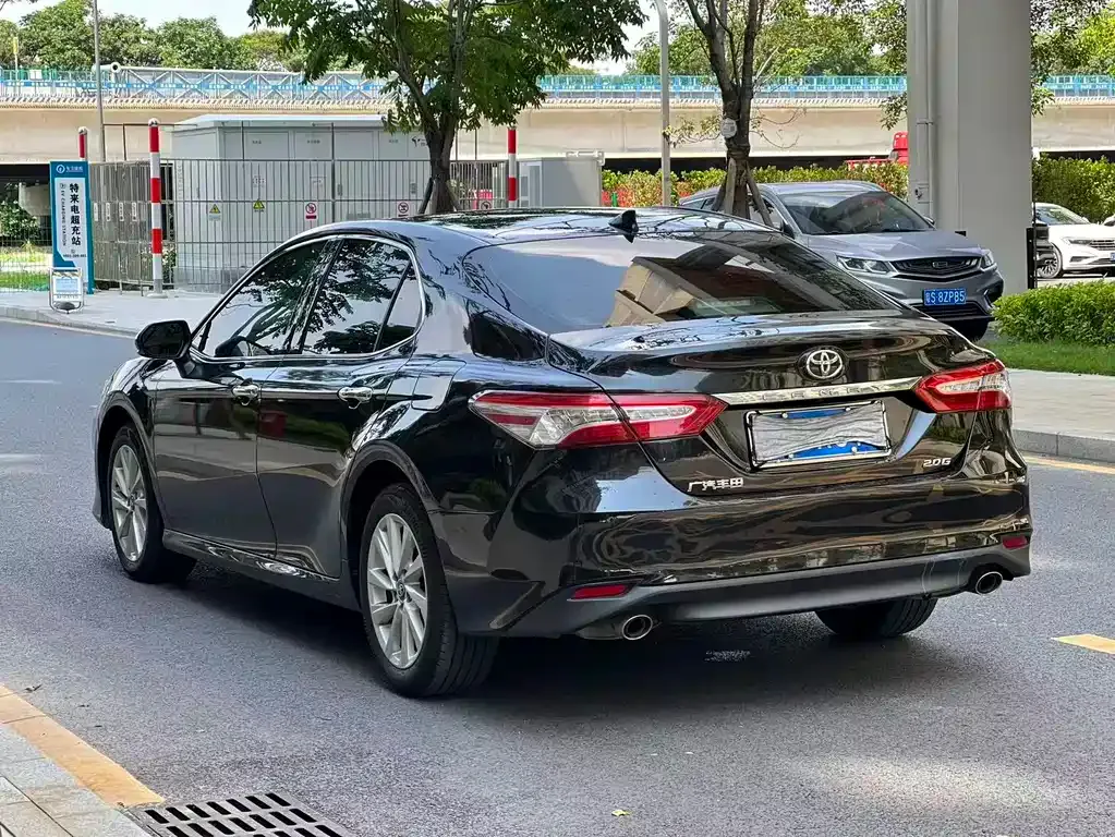 Toyota Camry — фото 10
