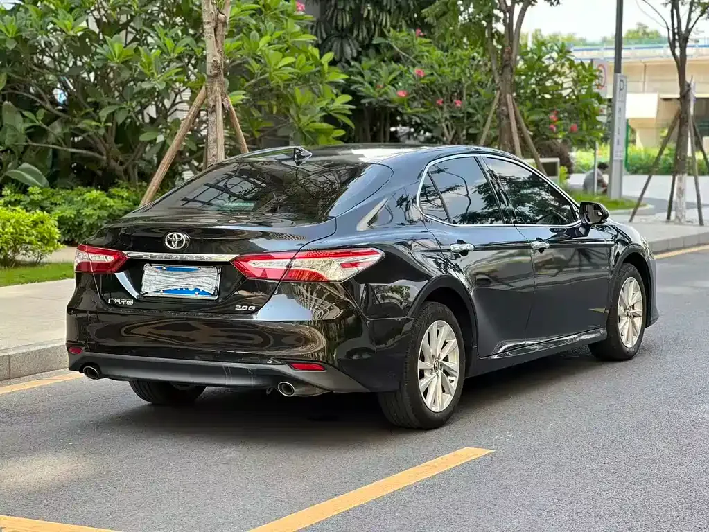 Toyota Camry — фото 7