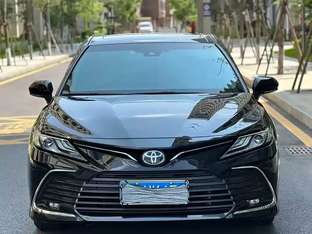 Toyota Camry — фото 2