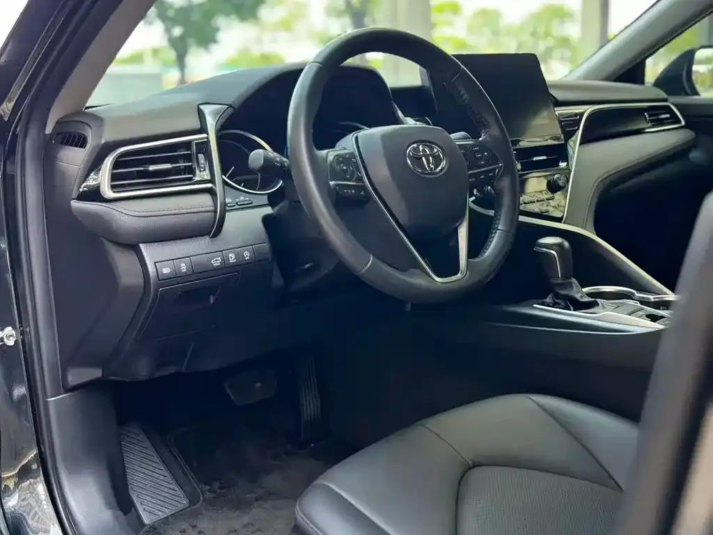 Toyota Camry — фото 4