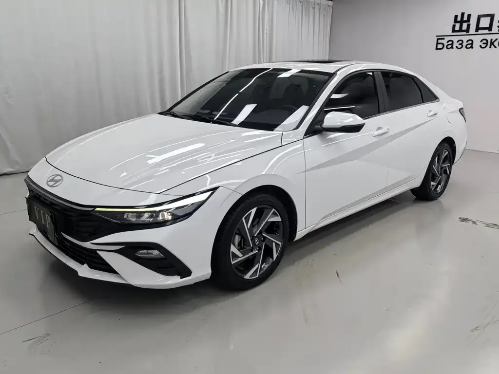 Hyundai Elantra — фото 1