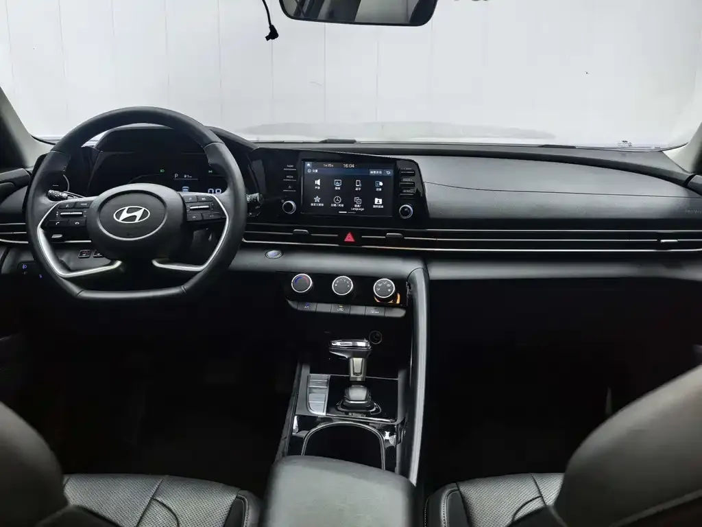 Hyundai Elantra — фото 9