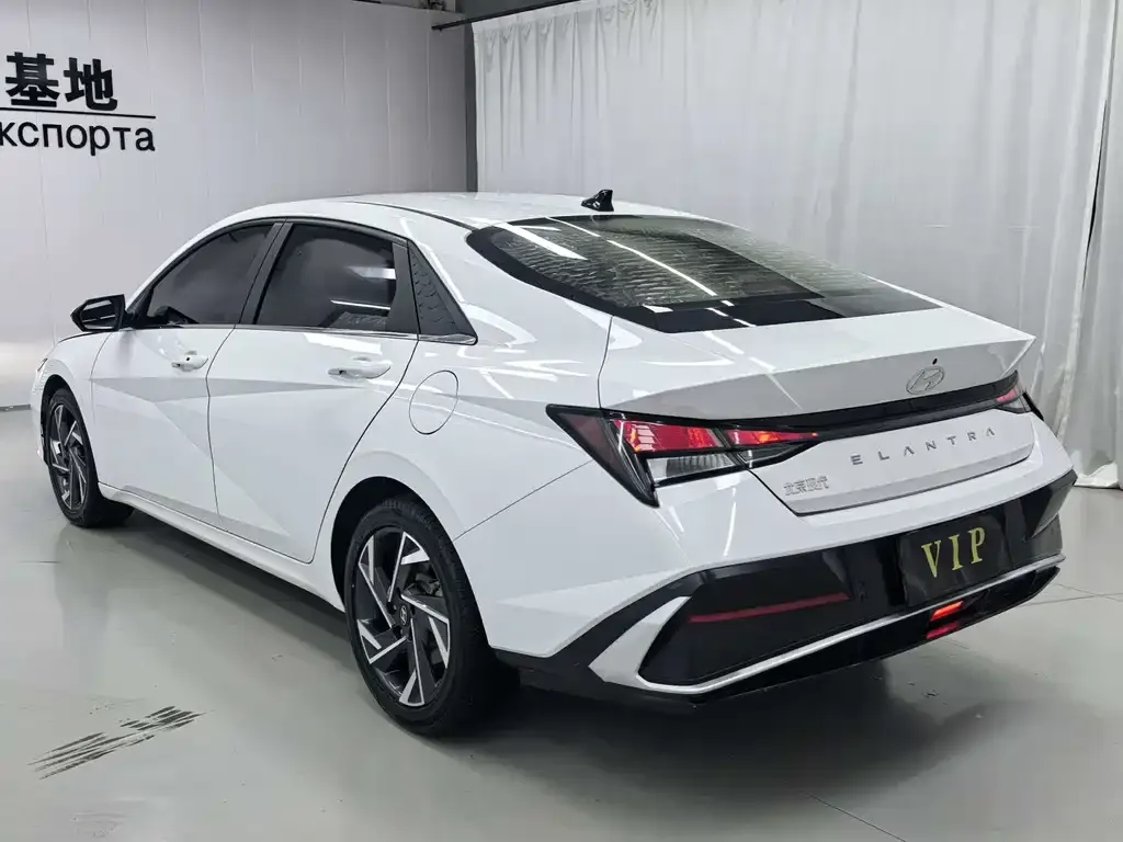 Hyundai Elantra — фото 4