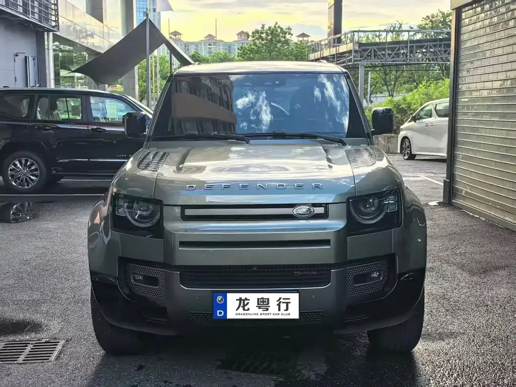Land Rover Defender — фото 1