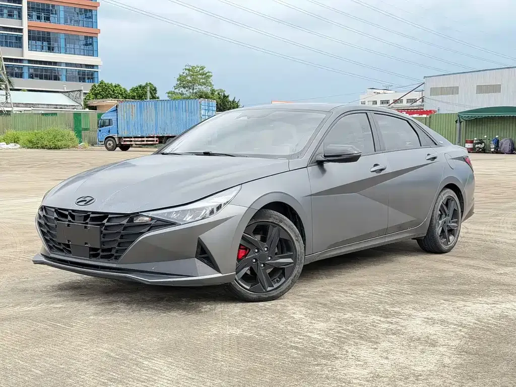 Hyundai Elantra — фото 1