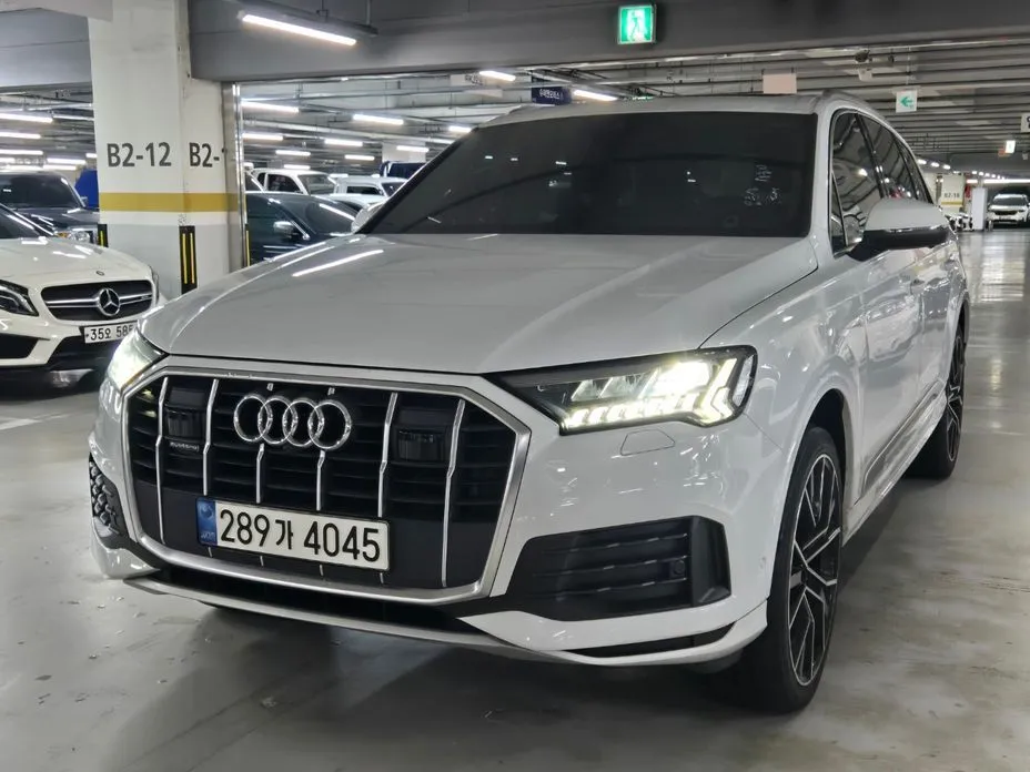 Audi Q7 — фото 1