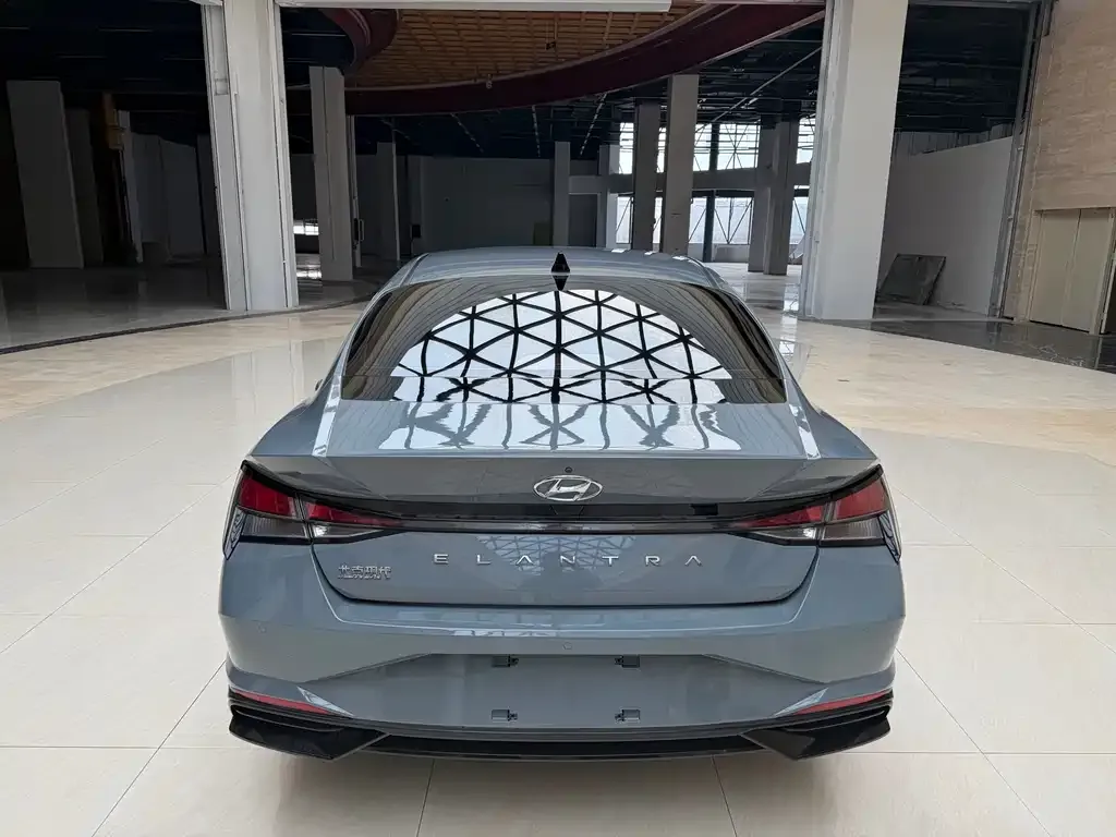 Hyundai Elantra — фото 5