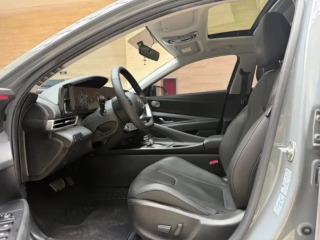 Hyundai Elantra — фото 3