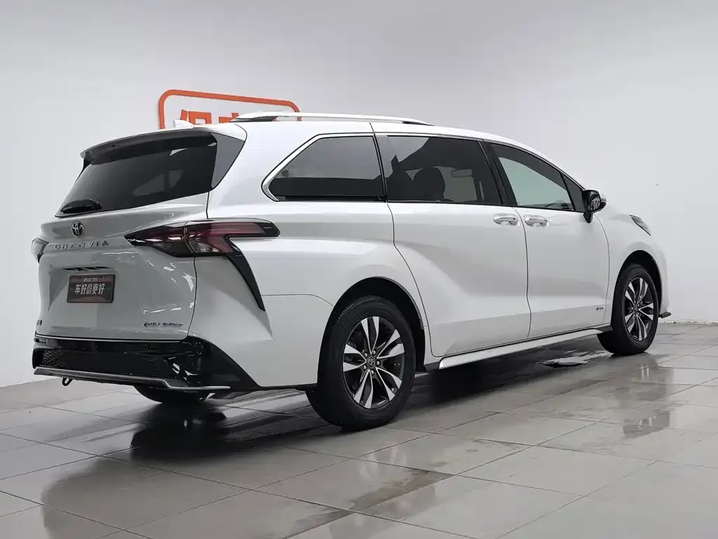 Toyota Granvia — фото 3