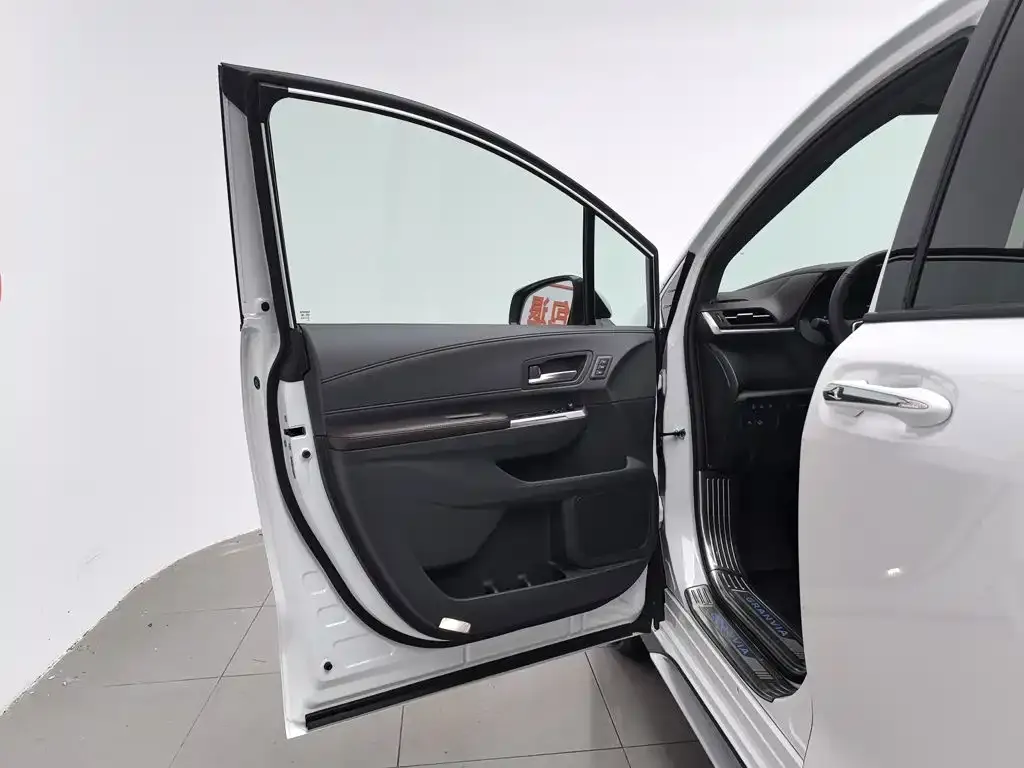 Toyota Granvia — фото 5