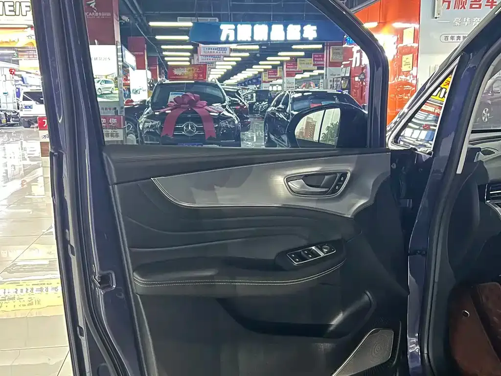 Roewe iMAX8 — фото 3