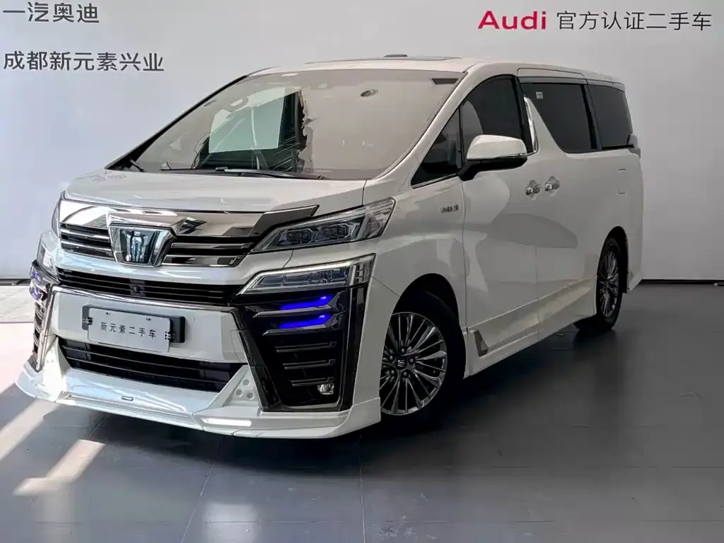 Toyota Vellfire — фото 1