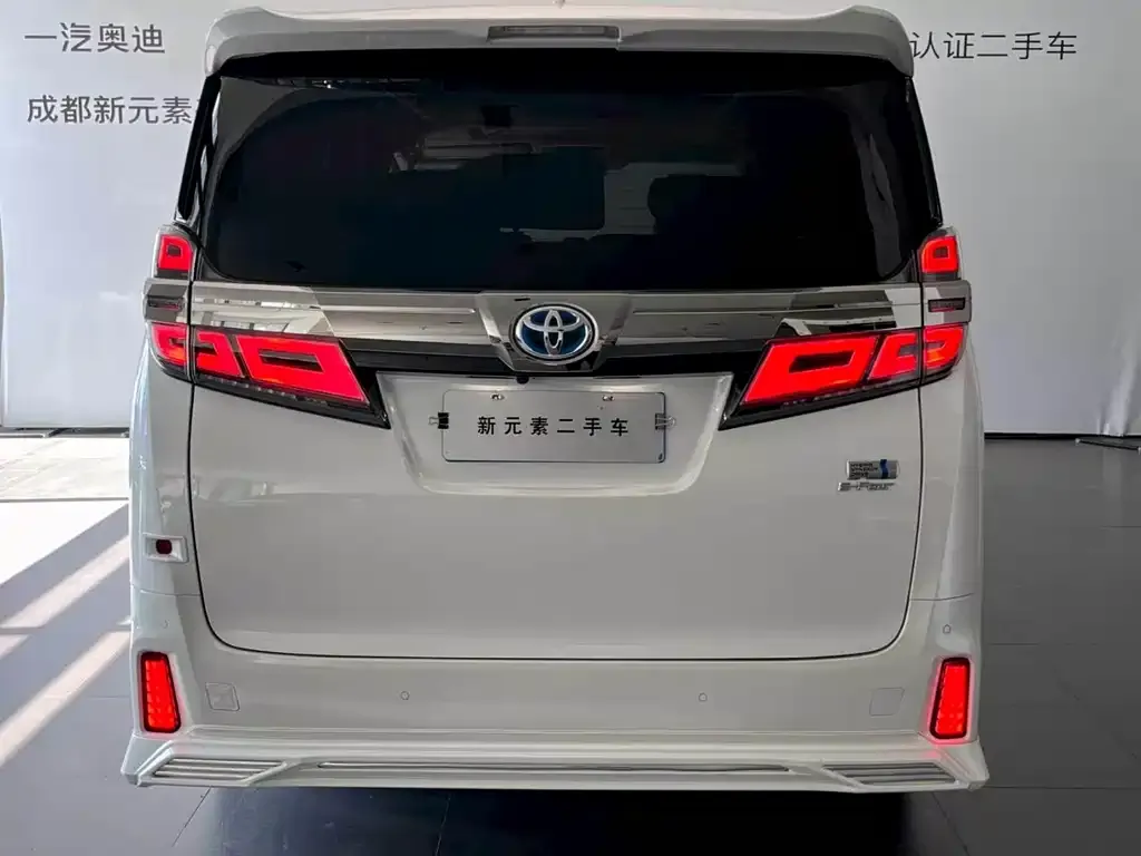 Toyota Vellfire — фото 3