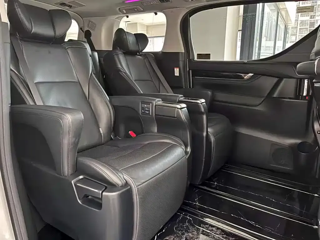 Toyota Vellfire — фото 7