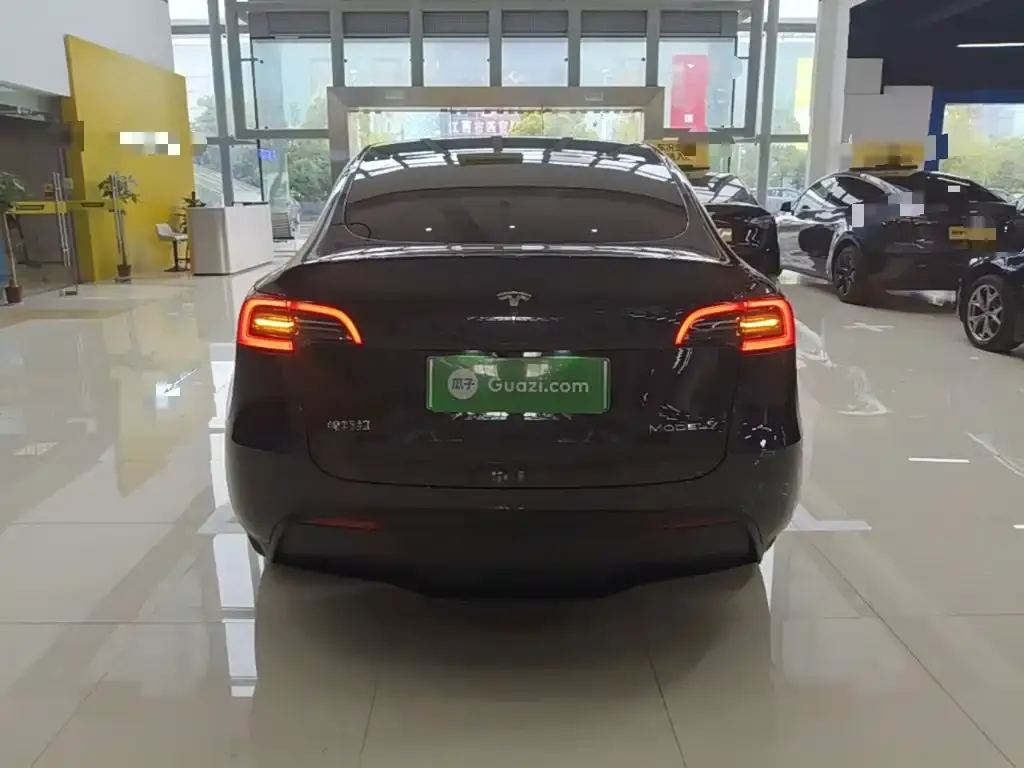 Tesla Model Y — фото 9