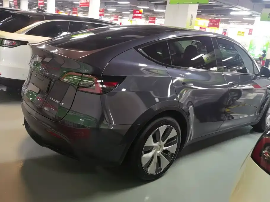 Tesla Model Y — фото 7