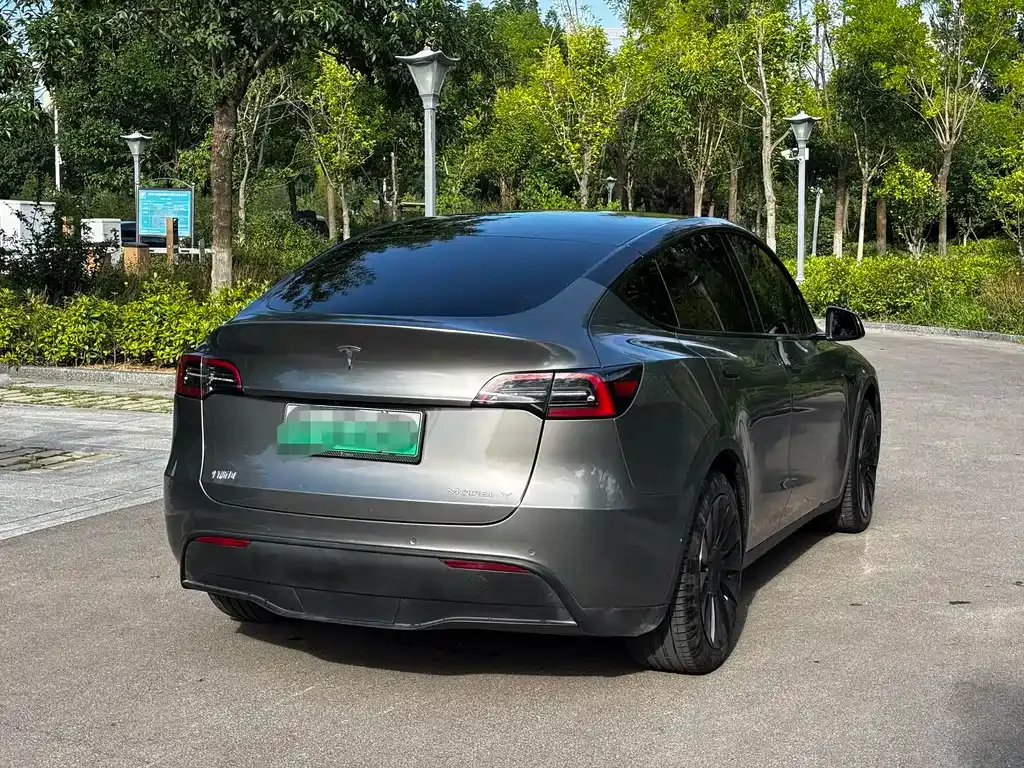 Tesla Model Y — фото 7