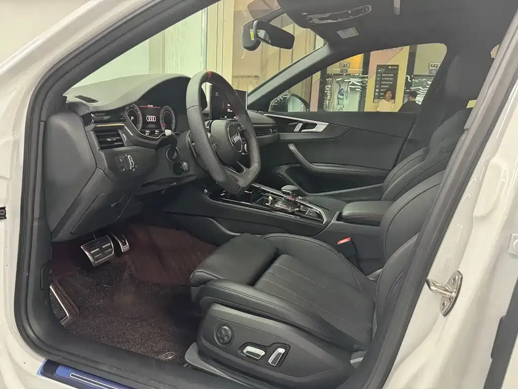 Audi A4L 2024 из CN, фото 5
