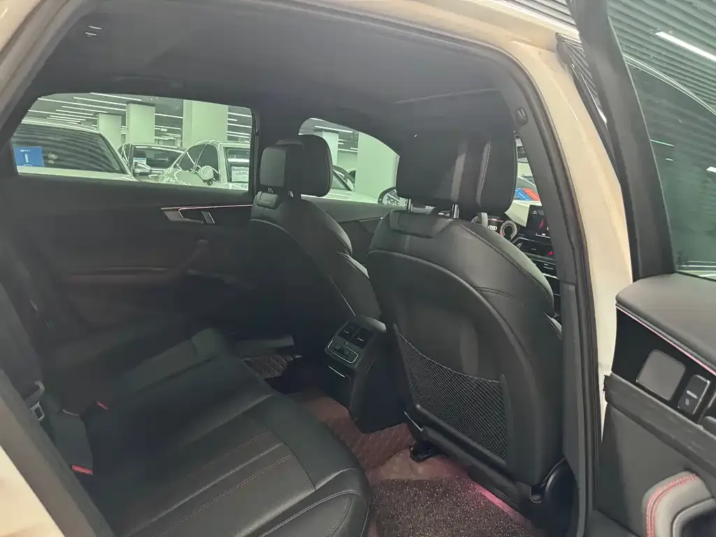 Audi A4L 2024 из CN, фото 8