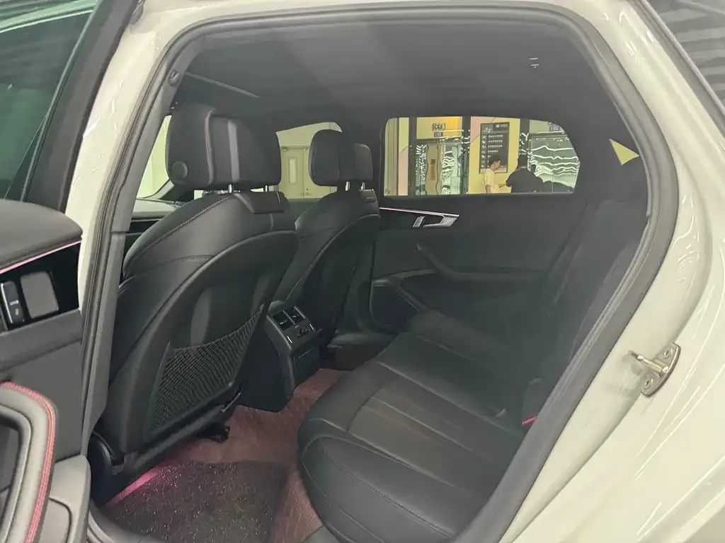 Audi A4L 2024 из CN, фото 2