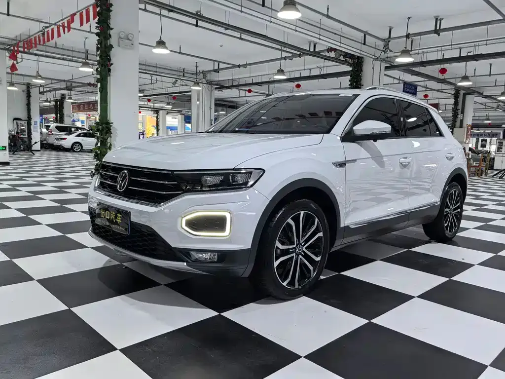 Volkswagen T-Roc — фото 1