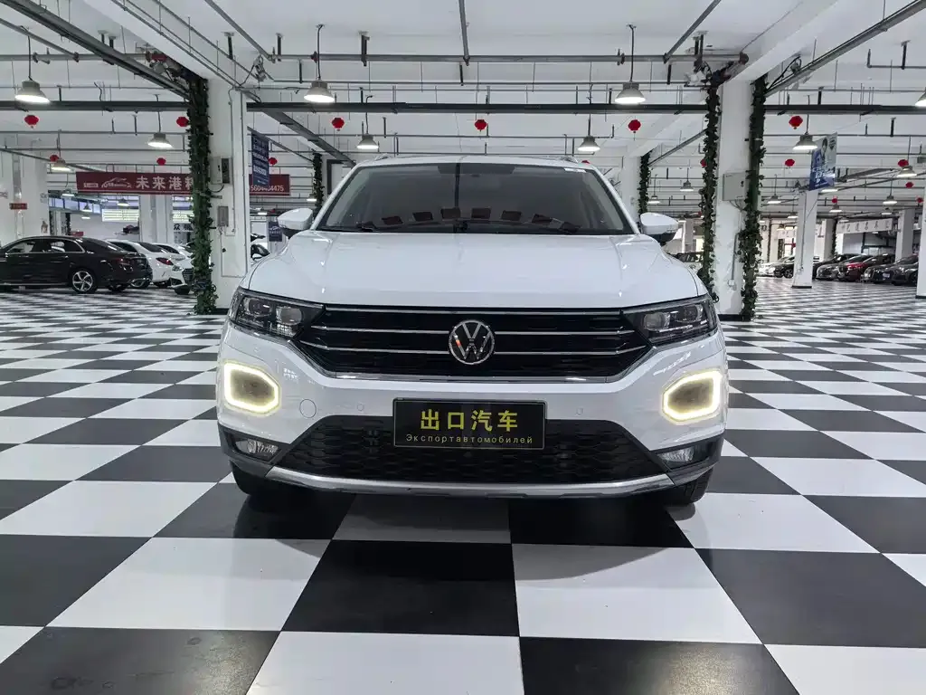 Volkswagen T-Roc — фото 9