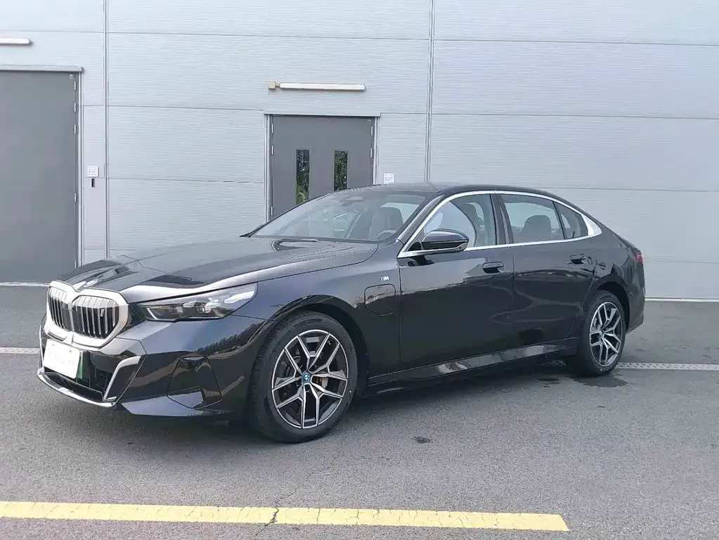 BMW i5 — фото 1