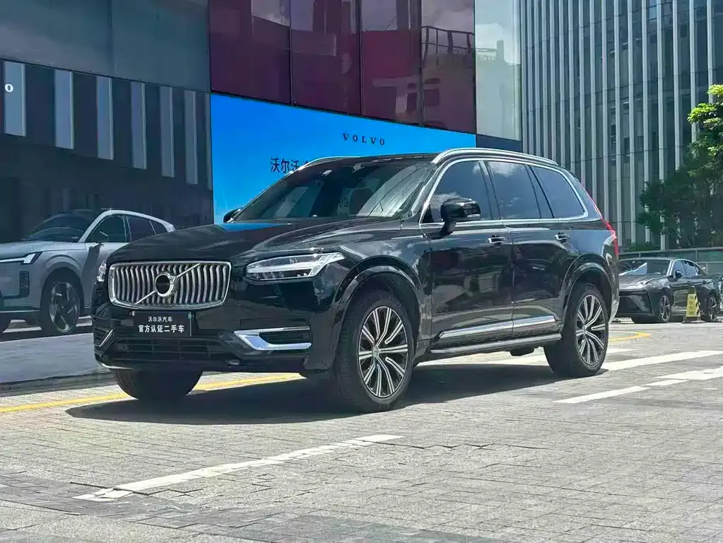 Volvo XC90 — фото 1