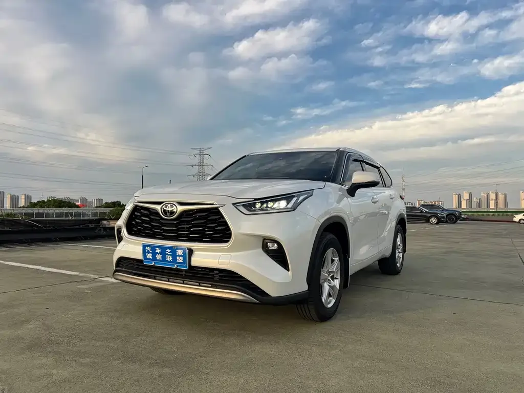 Toyota Highlander — фото 1
