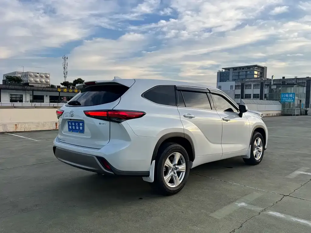 Toyota Highlander — фото 4