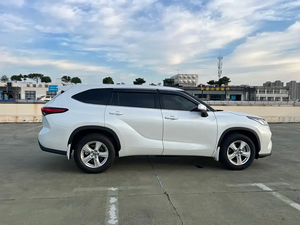 Toyota Highlander — фото 2