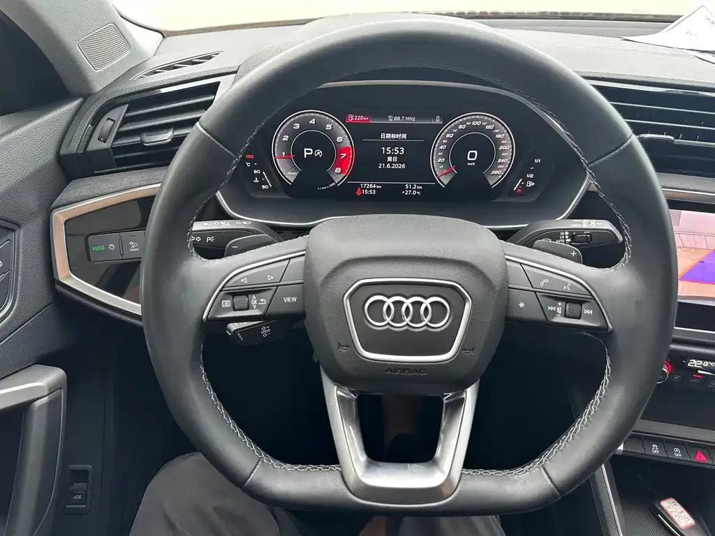 Audi Q3 — фото 6