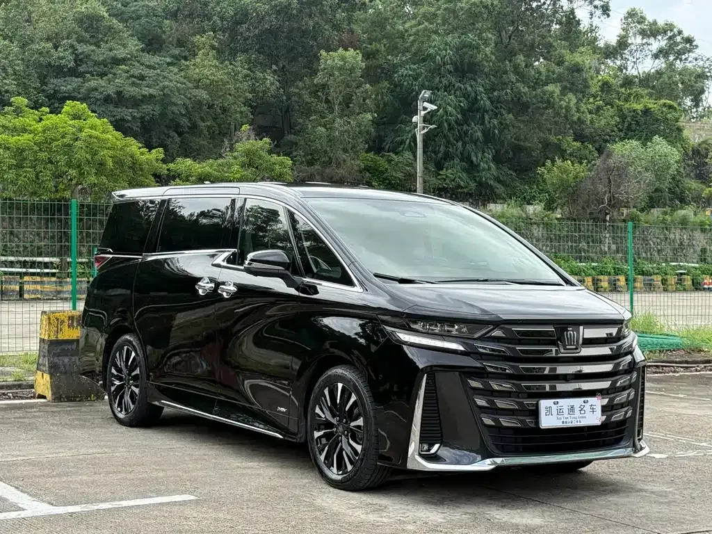 Toyota Vellfire — фото 10