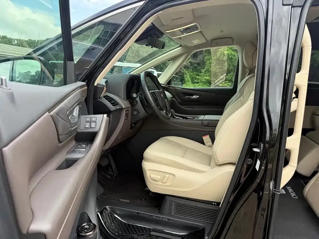 Toyota Vellfire — фото 3