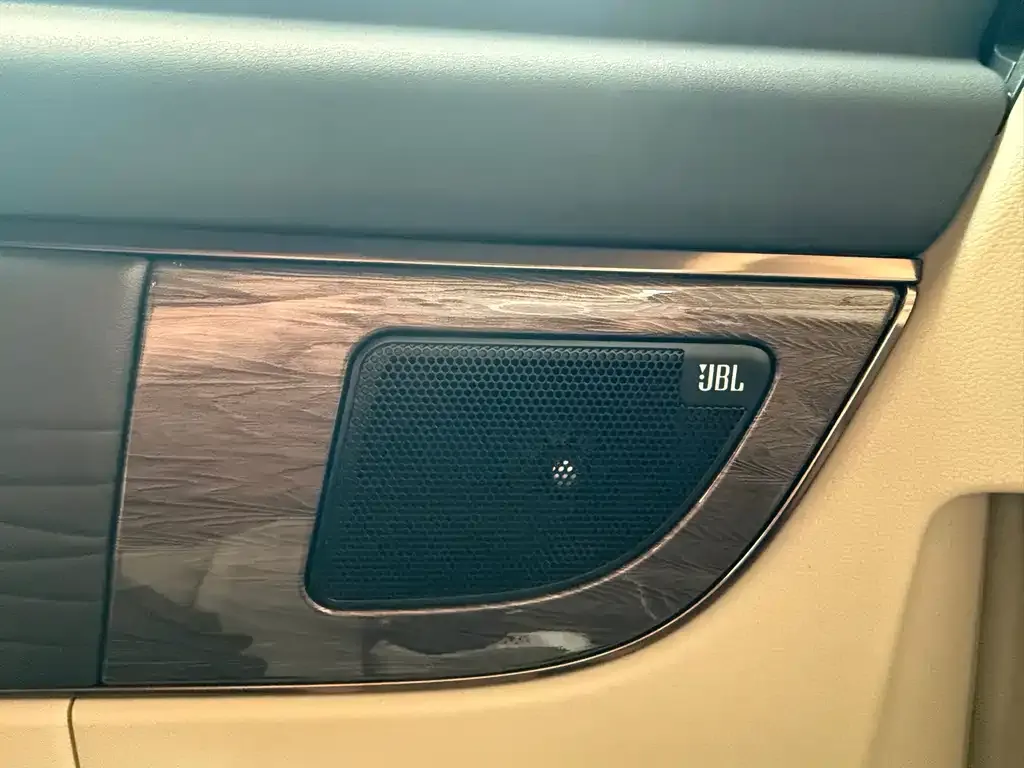 Toyota Vellfire — фото 5