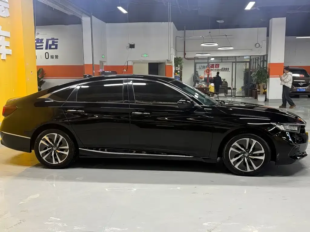Honda Accord — фото 7