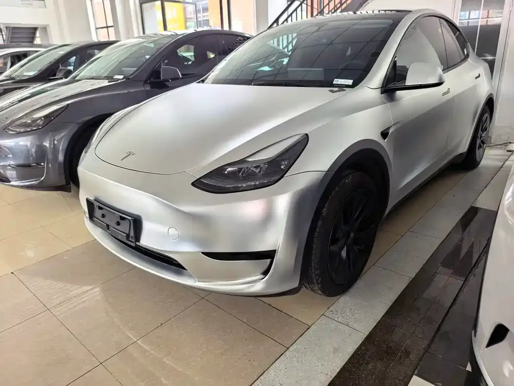 Tesla Model Y — фото 1