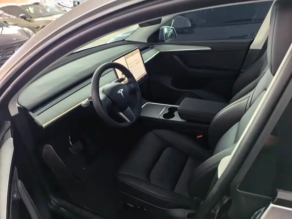 Tesla Model Y — фото 7