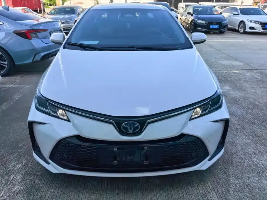 Toyota Corolla — фото 10