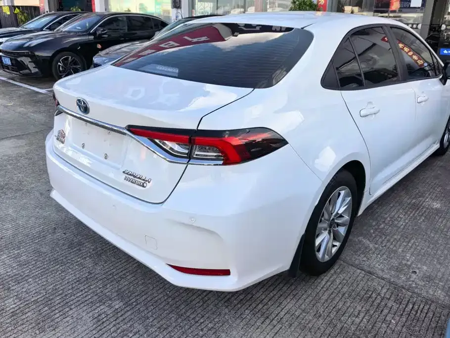 Toyota Corolla — фото 9