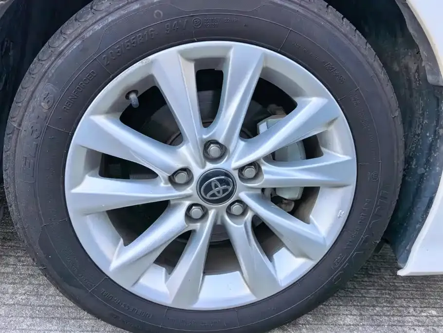 Toyota Corolla — фото 8