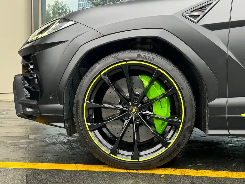 Lamborghini Urus — фото 10