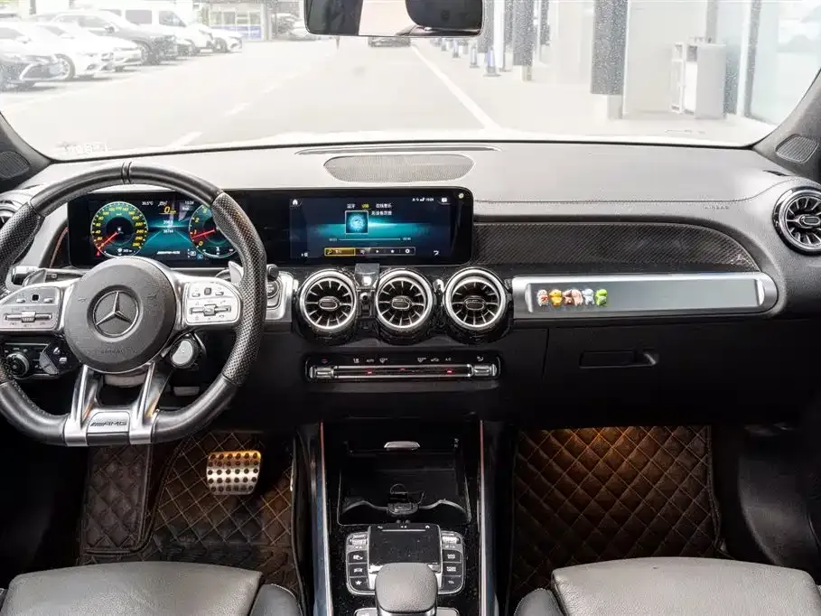Mercedes-Benz GLB AMG — фото 2