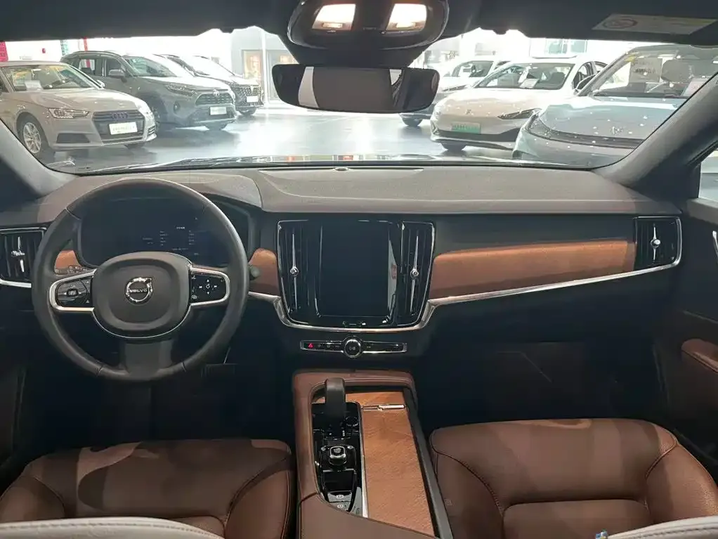 Volvo S90 2024 из CN, фото 5