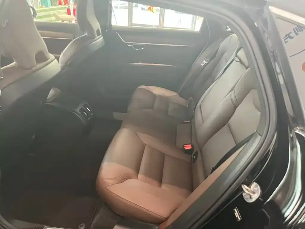 Volvo S90 2024 из CN, фото 3