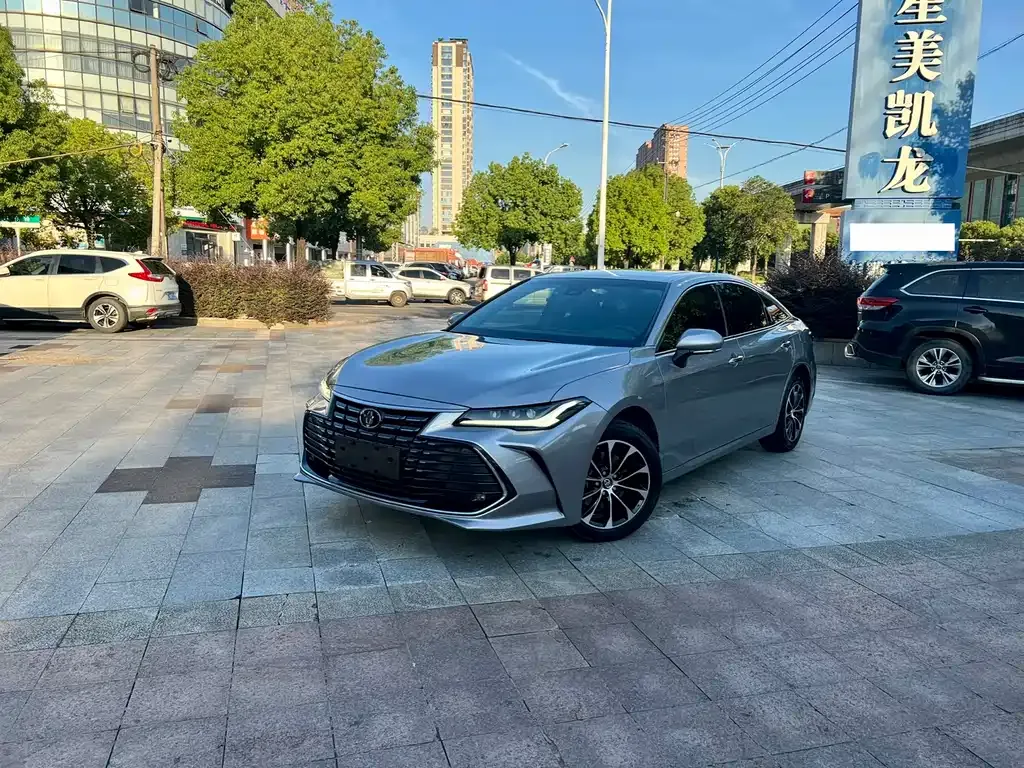 Toyota Avalon — фото 1