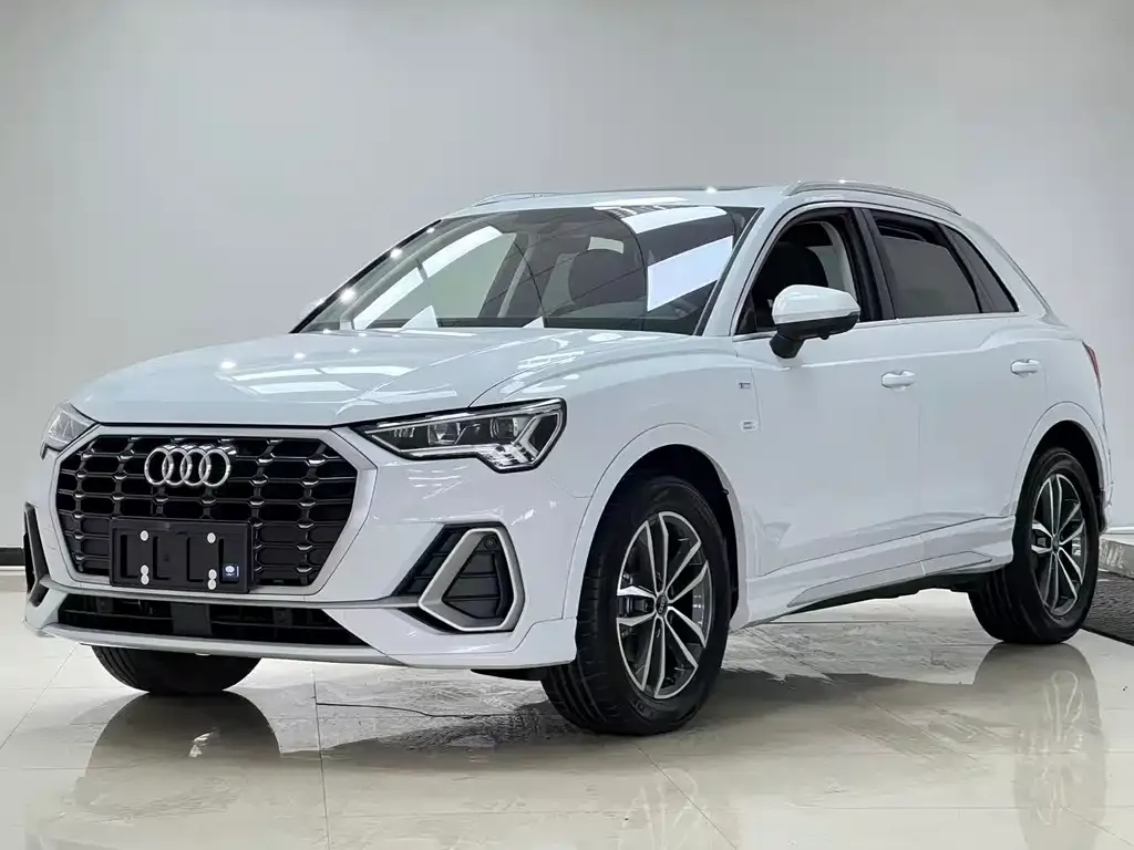 Audi Q3 — фото 1