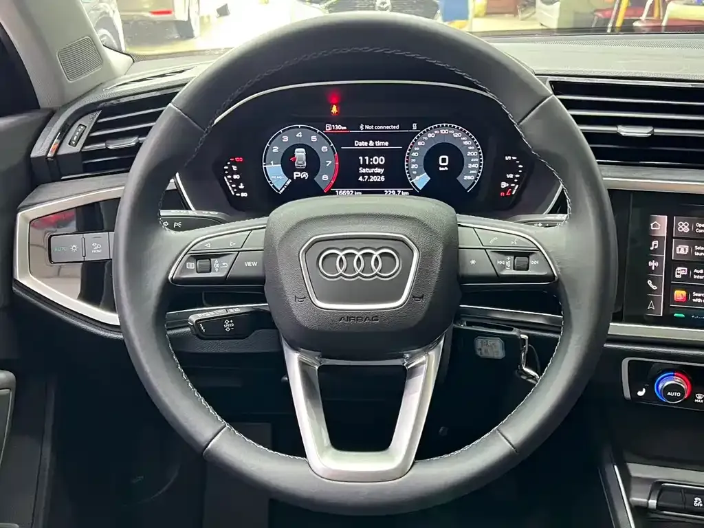 Audi Q3 — фото 8