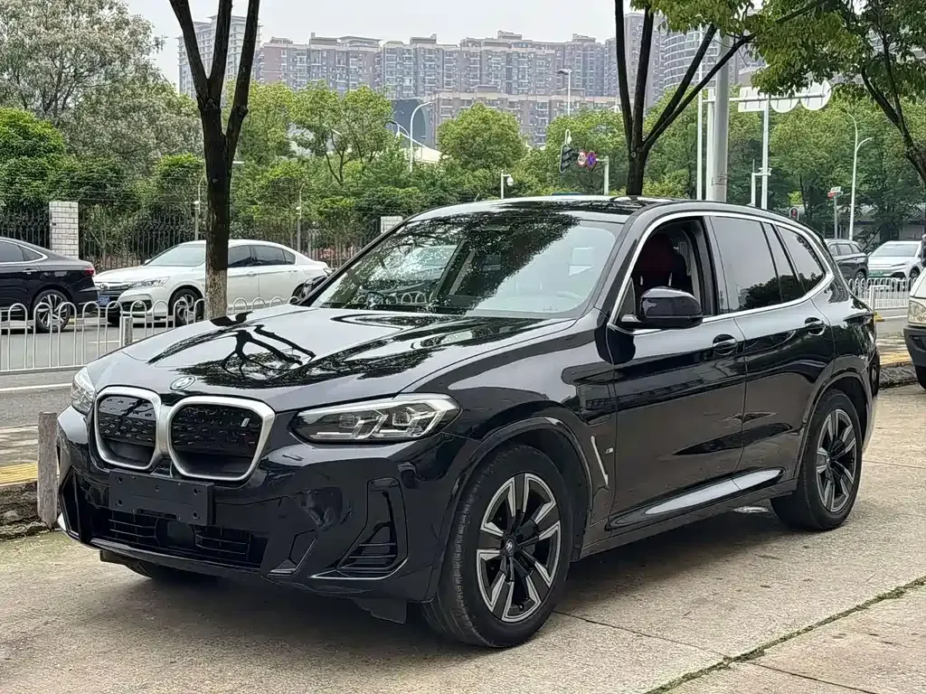 BMW iX3 — фото 1